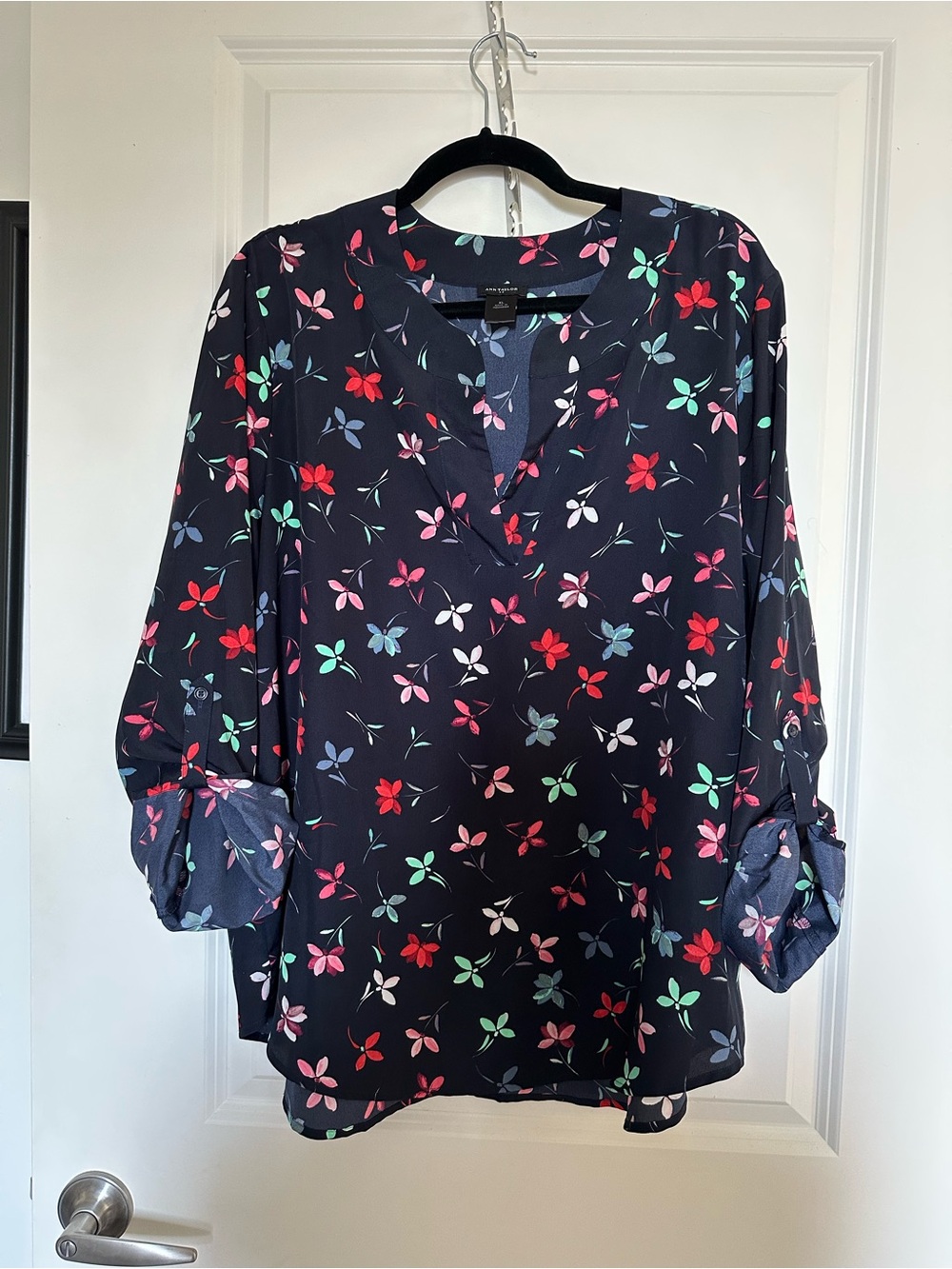 Ann Taylor Floral Split-Neck Blouse in Navy